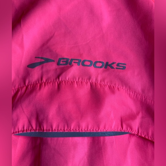 Brooks Women's Nightlife Essential Run Vest Bright Pink/ Anthracite Small EUC - Picture 7 of 14
